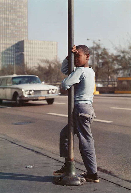 Mario Carnicelli, Boy at Bus Stop, Chicago, 1966