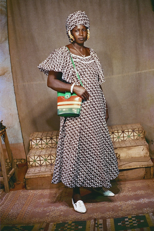 Prête à Aller au Marché, 2004
