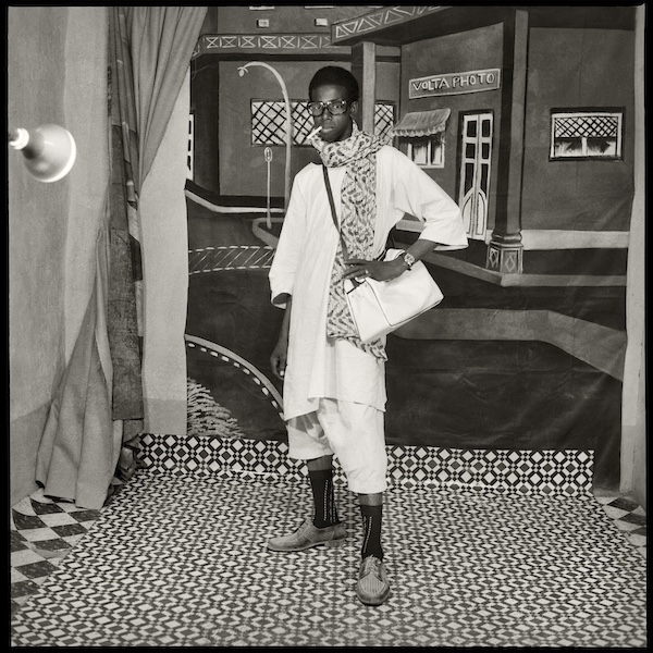 L’Élégant en Blanc, 1985